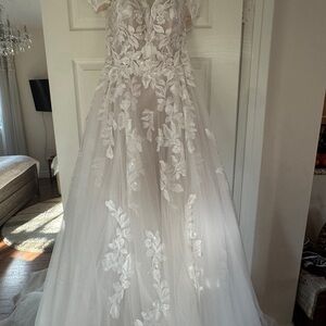 Elegant White Ivory Lace Wedding Dress